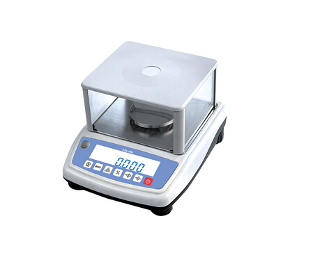 操作多注意，電子天平誤差小